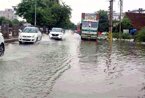 फरीदाबाद:यहां बाढ़ नहीं आई, महज दो घंटे की बारिश में डूब गया शहर, देखें ...