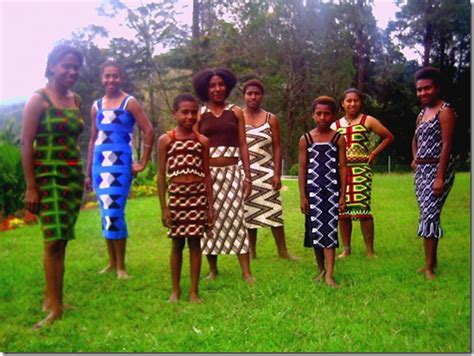 Papua New Guinea (PNG) 'bilum' dresses made by 'bilum' designer Cathy ...