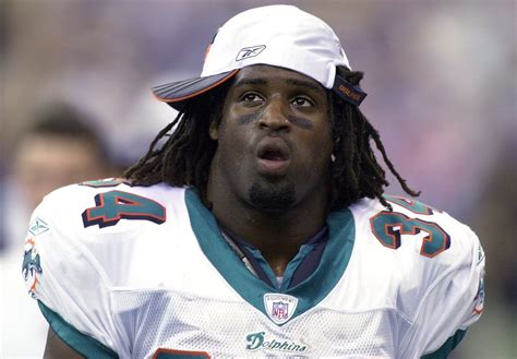 Ex-NFL Star Ricky Williams Now Pitching Drug That Got Him Banned - Bloomberg