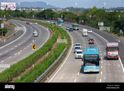 Mumbai pune expressway hi-res stock photography and images - Alamy