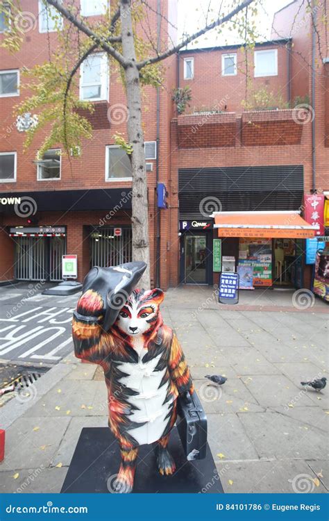 Paddington Bear Statue in London Editorial Photo - Image of inside, chinatown: 84101786