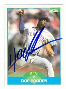 Dwight Gooden autographed baseball card (New York Mets) 1989 Score #200 Doc Gooden (NR69)