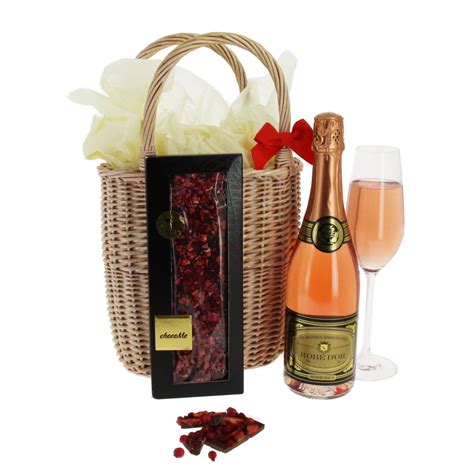 Wine Hamper - Luxury Sparkling Rose wine & Chocolate Hamper | Wine ...