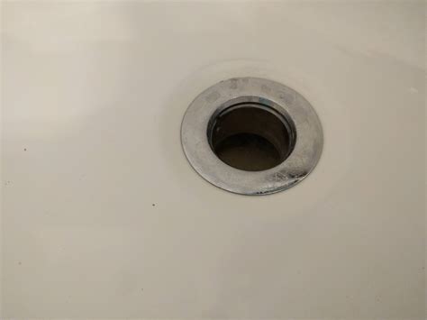 How can I remove this bathtub drain - Home Improvement Stack Exchange