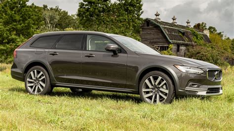 2022 Volvo V90 Cross Country | MotorWeek