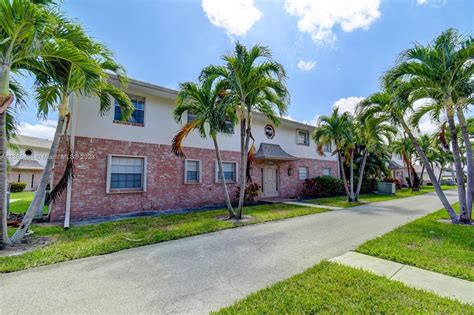 Condos for Sale in Squire Hill, Boynton Beach, FL | Highrises.com