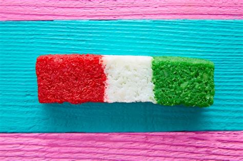 Drapeau De Noix De Coco Mexicain Bonbon Rayé Déchiqueté | Photo Premium