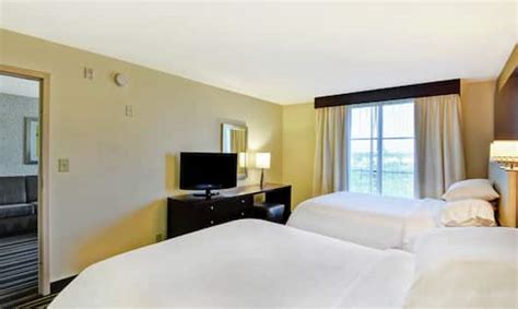 Rooms at Embassy Suites Savannah International Airport Hotel