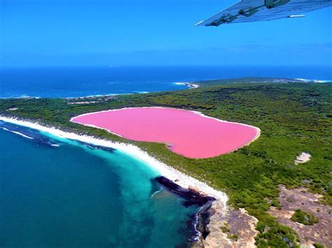 Lake Hillier-Middle Island Scenic Flight | experitour.com