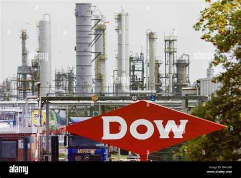 Dow chemical logo hi-res stock photography and images - Alamy