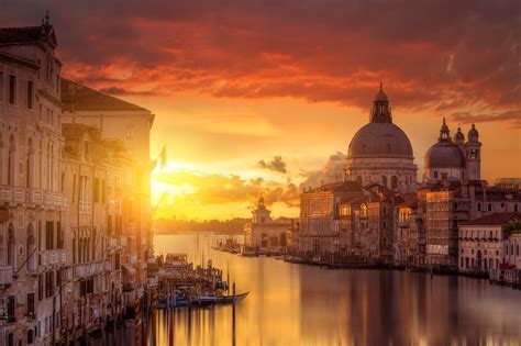 Red Morning Light by guerel sahin on 500px | Venedig urlaub, Reiseziele ...