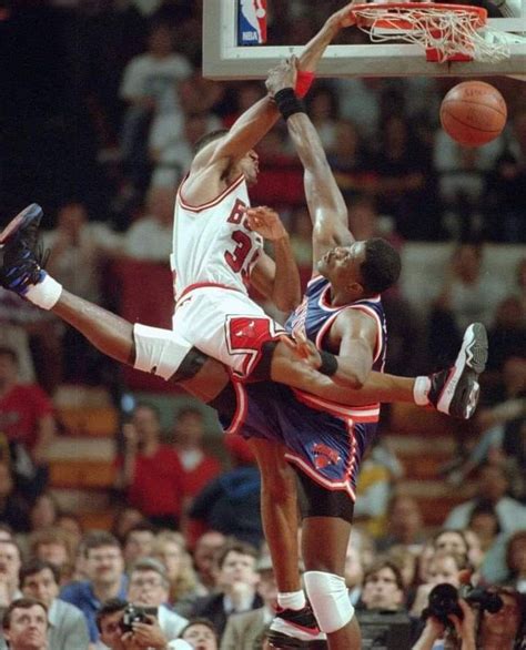 Scottie Pippen dunk over Patrick Ewing: NBA Playoffs May 20, 1994 | Nba, Michael jordan pictures ...