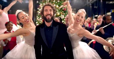 Josh Groban Surprises Hotel Guests with Christmas Songs