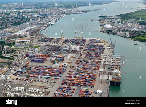 Southampton docks hi-res stock photography and images - Alamy