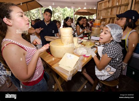 Festival del queso hi-res stock photography and images - Alamy