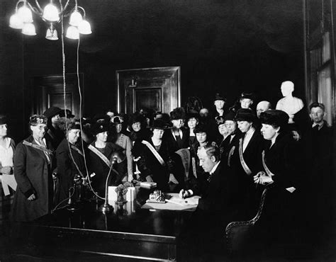 Signing The Nineteenth Amendment, 1920 Photograph by Science Source ...