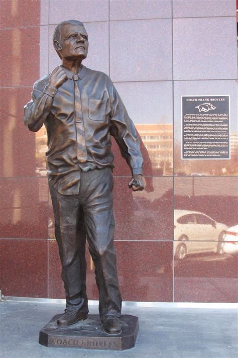 Frank Broyles Statue, Fayetteville (Ark.), 27 November 201… | Flickr