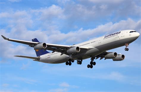 Airbus A340-300 Lufthansa. Photos and description of the plane