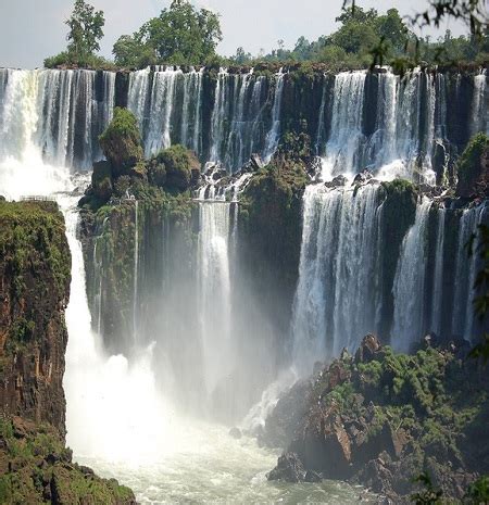 Melihat Keindahan Air Terjun Iguazu | DASBOR PARIWISATA