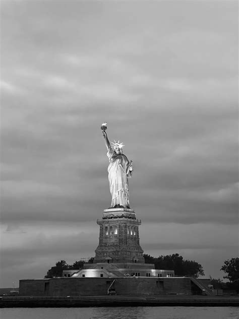 Statue of Liberty at Night · Free Stock Photo