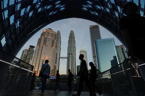 Malaysia posts weakest GDP growth in nearly 2 years as exports slump | Inquirer Business