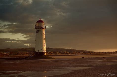 Talacre Lighthouse at Sunset | Another shot of the beautiful… | Flickr