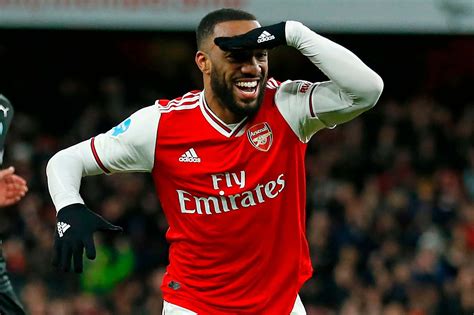 Alexandre Lacazette opens up on Arsenal transfer exit rumours and ...