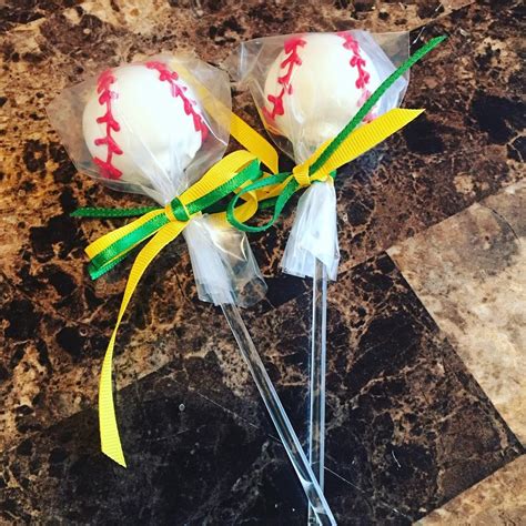 Baseball Cake Pops | A La Vanille