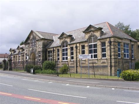 Oswaldtwistle School © Gordon Griffiths cc-by-sa/2.0 :: Geograph Britain and Ireland