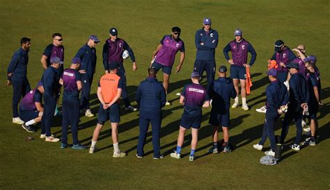 The Scotland players and support staff have a team talk | ESPNcricinfo.com