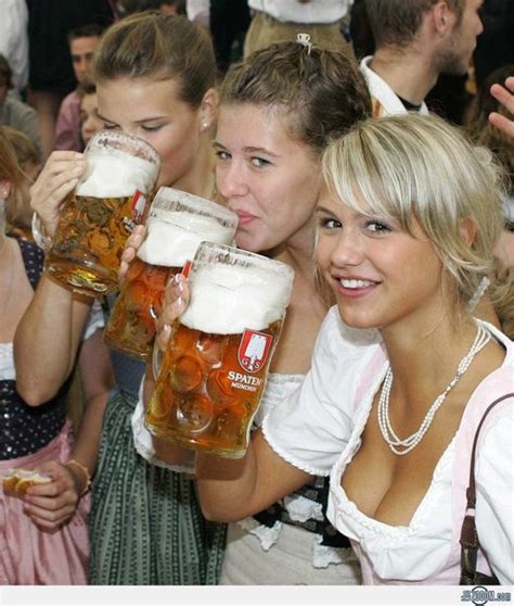 Girls-Drinking-Beer-at-Oktoberfest (Girls-Drinking-Beer-at-Oktoberfest.jpg) | Tacoma World