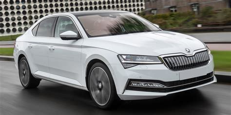 Skoda Superb Review 2023 | Performance & Pricing | carwow