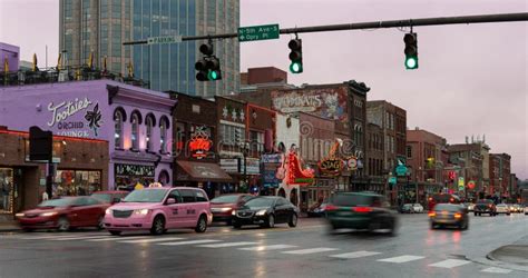 Broadway Street In Nashville Editorial Image - Image of rain, buildings ...