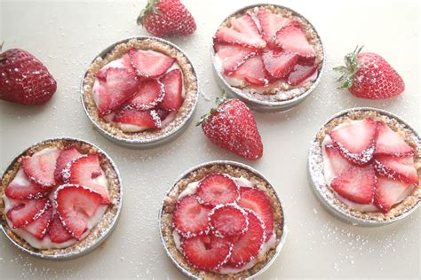 strawberry tart with shortbread crust • Oh, honey honey