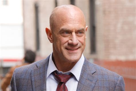 ¿Qué edad tiene Elliot Stabler en Law & Order?