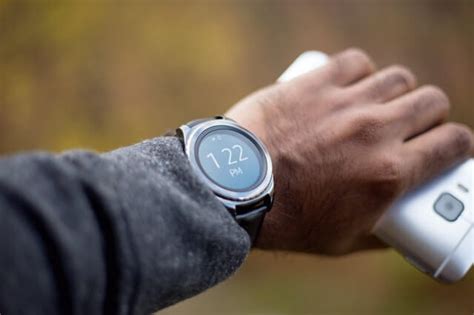 The 6 Best Smart Watches With a Blood Pressure Monitor (2022)