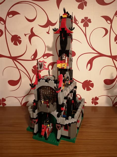 An old classic Night Lord's Castle , Fright Knights 6097 : r/lego