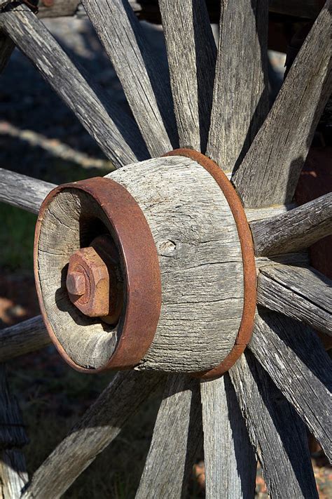 Wagon Wheel Hub Photograph by Phyllis Denton - Fine Art America