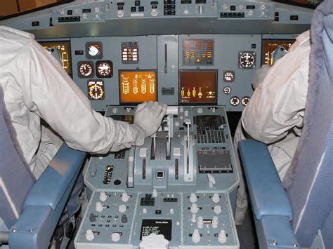 American Airlines Fokker 100 cockpit, AA Museum, Dallas Fo… | Flickr