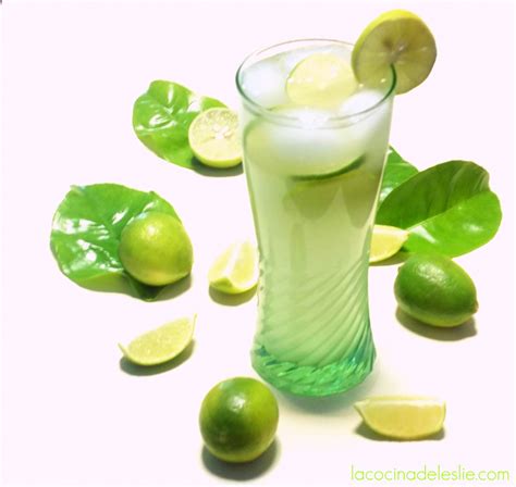 Easy Agua de Limón {Limeade} - La Cocina de Leslie