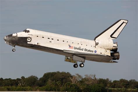 File:Space Shuttle Atlantis approaching the Kennedy Space Center to land following STS-122.jpg ...