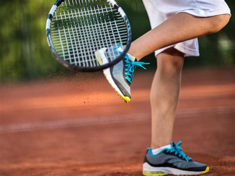 5 Best Tennis Shoes for Flat Feet in 2024 - Emlii