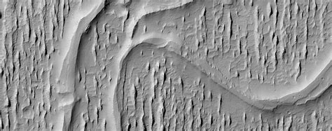 HiRISE | Flowing Rivers on Ancient Mars (ESP_080081_1735)