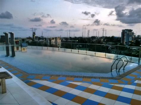 Lagos Continental Hotel Pool: Pictures & Reviews - Tripadvisor