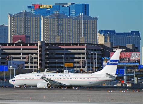 United B739 at Denver on Jun 9th 2019, tail strike on landing - AeroInside