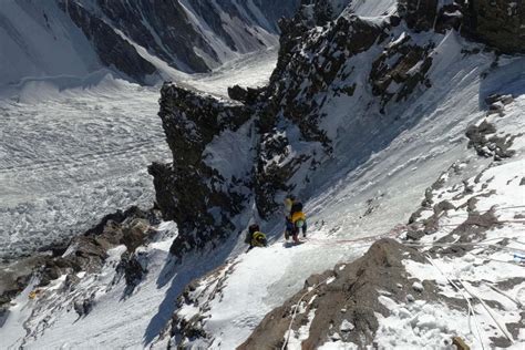 Des Népalais réussissent la première ascension hivernale du K2, deuxième plus haut sommet du monde