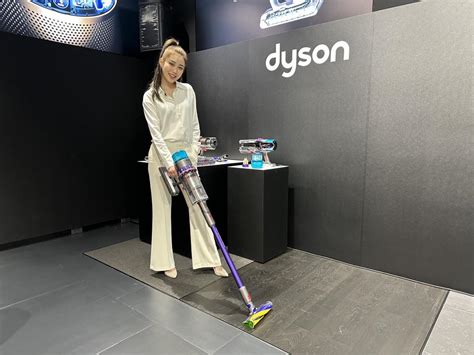 The largest suction and the strongest battery life in history! Dyson ...