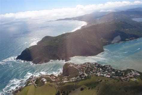 File:Knysna Heads.jpg - a Cruising Guide on the World Cruising and Sailing Wiki