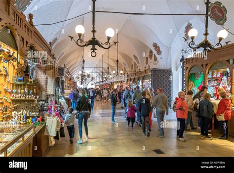 Krakow cloth hall interior Banque de photographies et d’images à haute ...