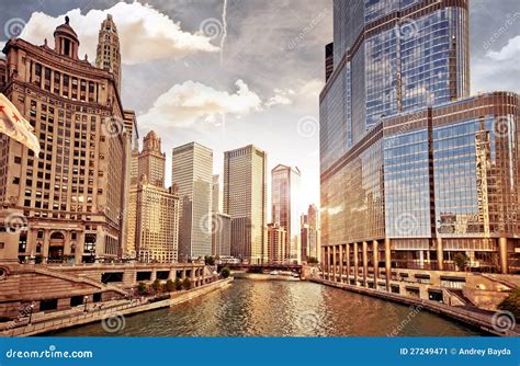 Chicago skyline at sunset stock image. Image of loop - 27249471